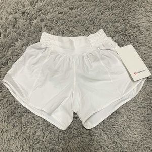 Lululemon Hotty Hot LR Short 4” Lined